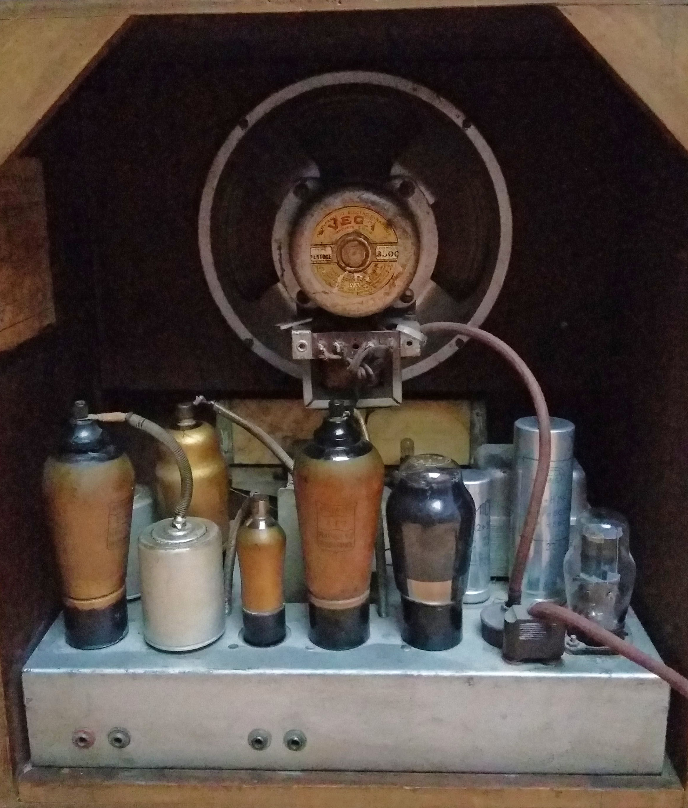 Ancien poste TSF des années 1940