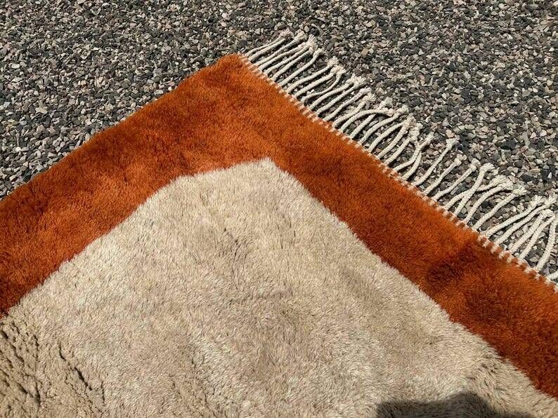 Terracotta and beige Moroccan Mrirt rug 340x230 cm – framed pattern