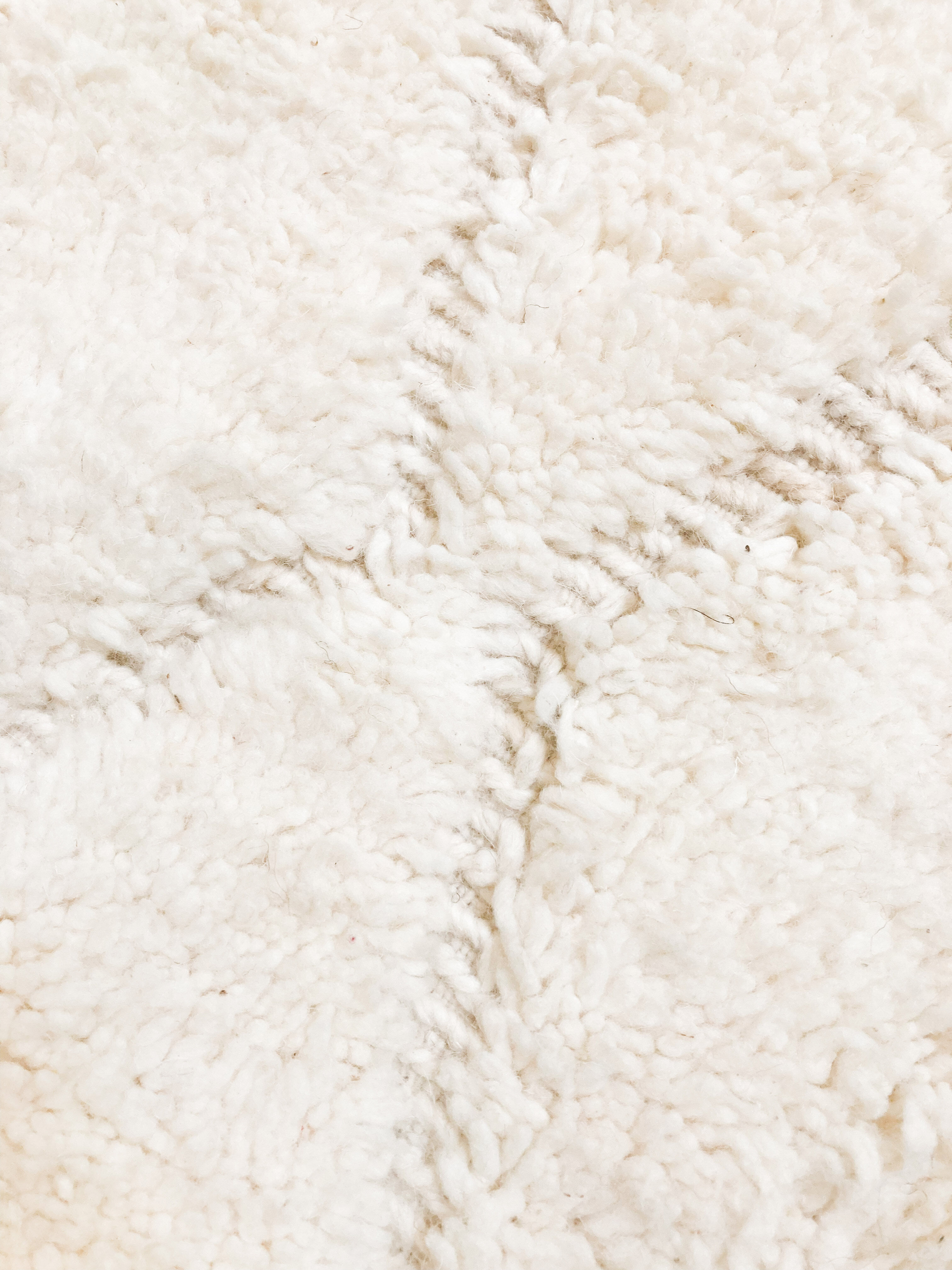 Moroccan Berber carpet beni ouarain unbleached diamonds engraved 355x253cm