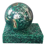 Design bookends in fractal resin with watchmaking inclusions.