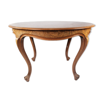 Round dining table of walnut, 1860s