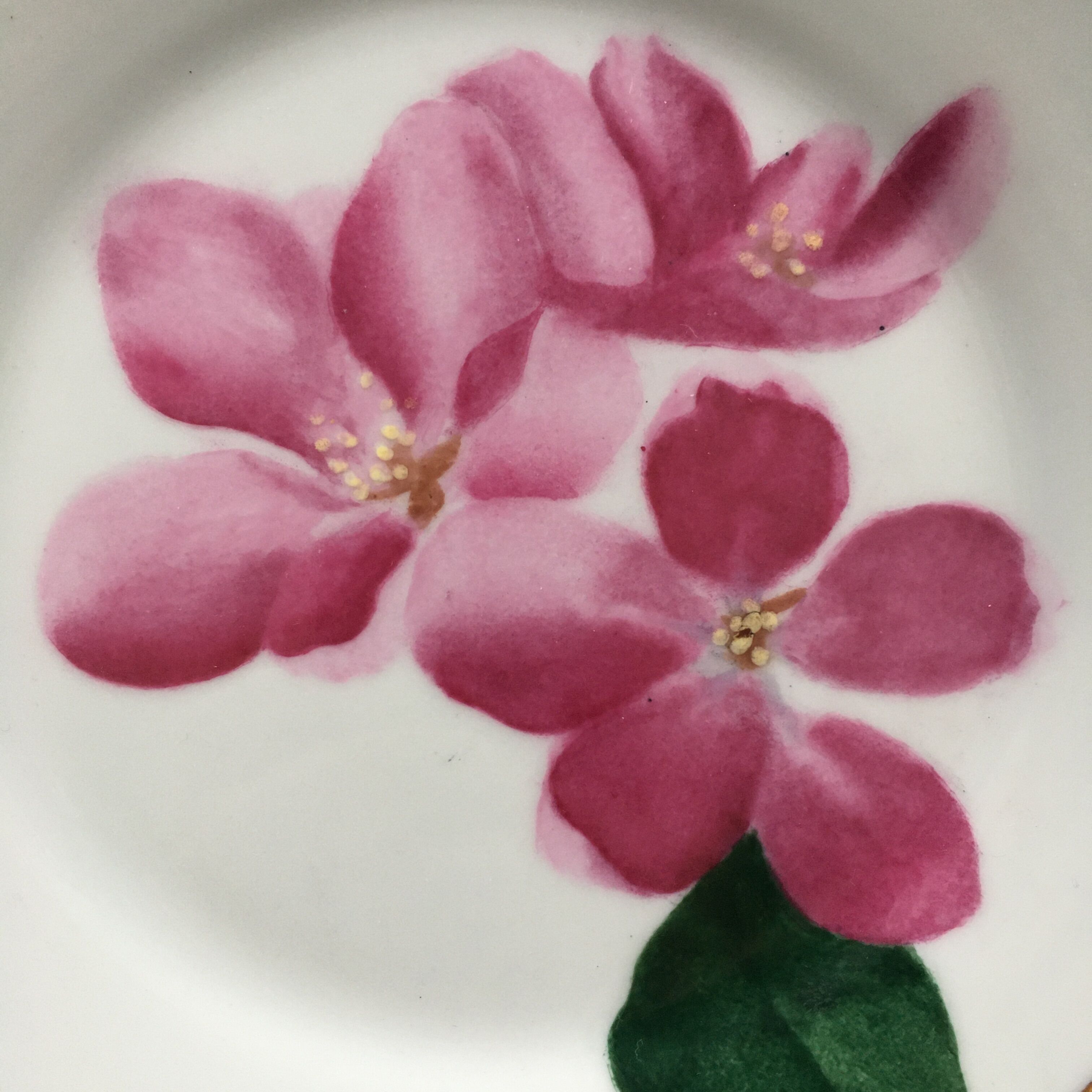 Assiette décor fleurs peint à la main