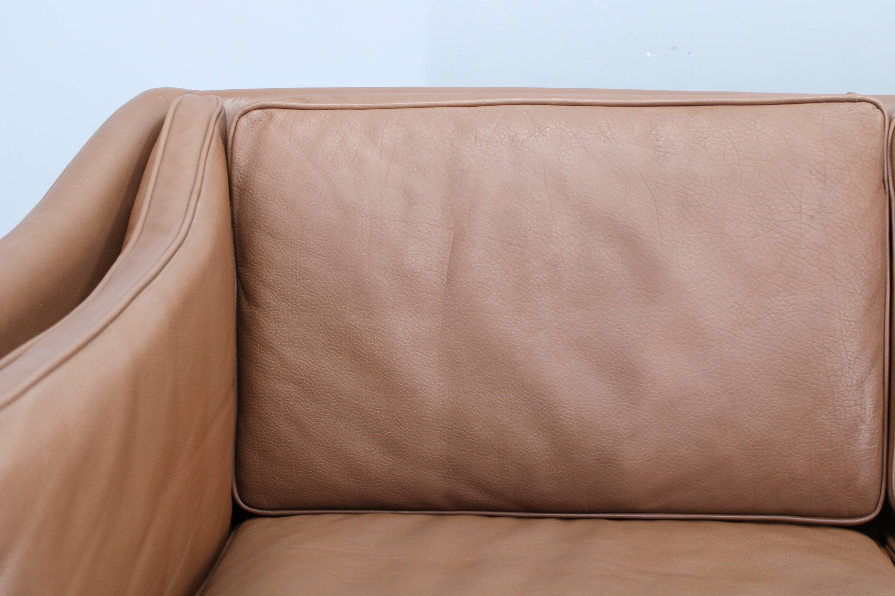 Canapé 3 places danois des années 1970 en cuir marron avec structure en hêtre