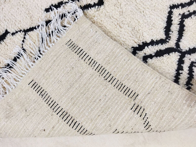 Moroccan berbere carpet 277x150cm