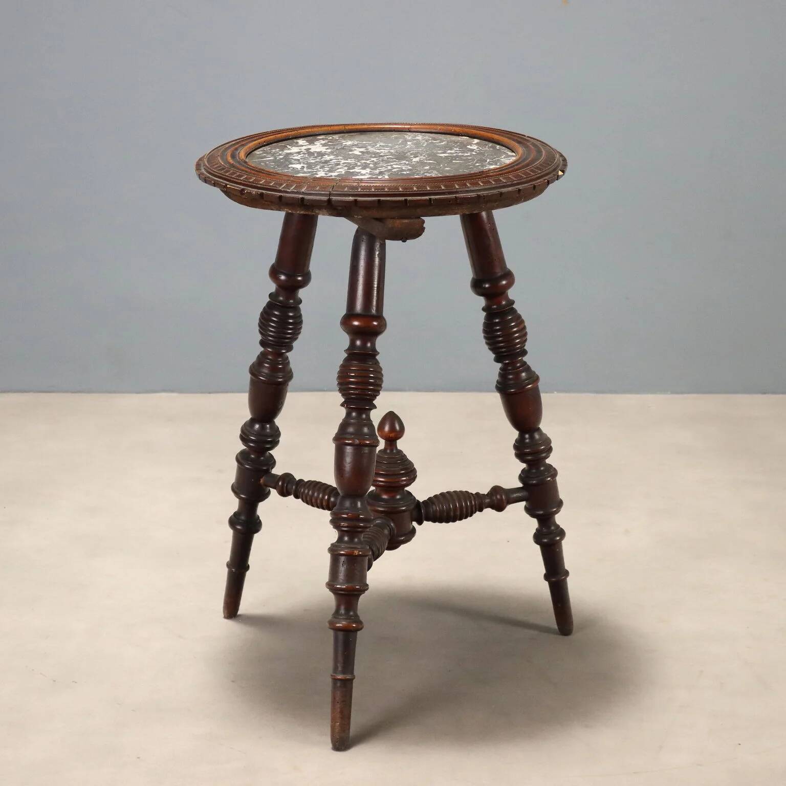 Side table in Swiss pine with a black marble top - Italy 20th century