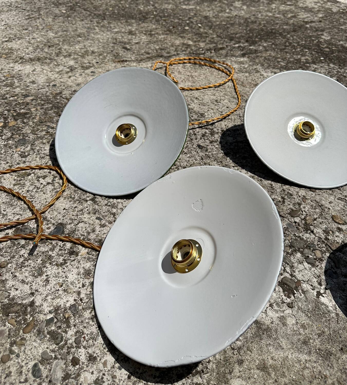 Set of 4 vintage pendant lights with enamelled sheet metal lampshades – Industrial Farmhouse