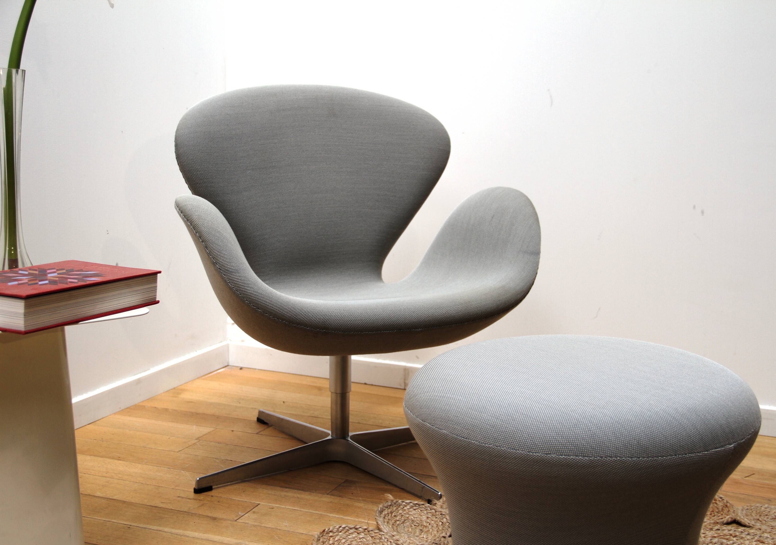 Pair of Swan Chair armchairs, Fritz Hansen