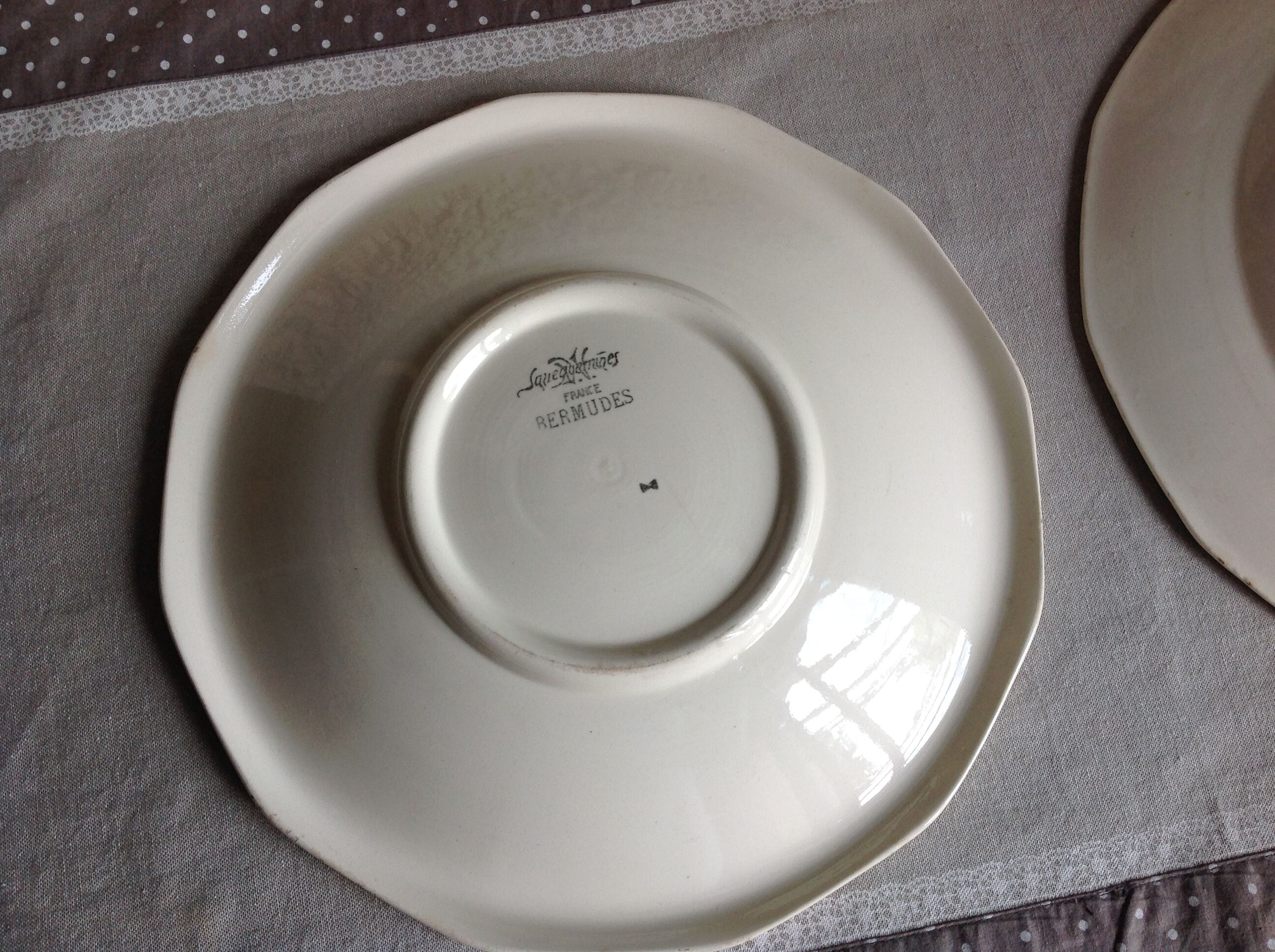 Two round dishes Sarreguemines decor Bermuda/vintage years 50-60