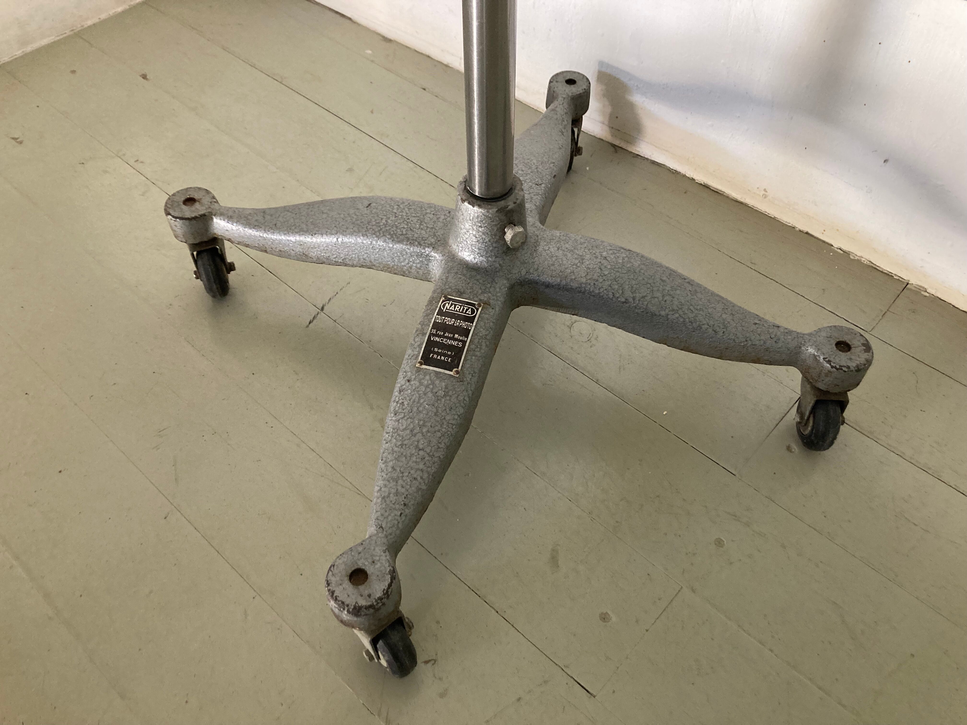 Narita Stand Photographer Projector