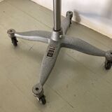 Narita Stand Photographer Projector