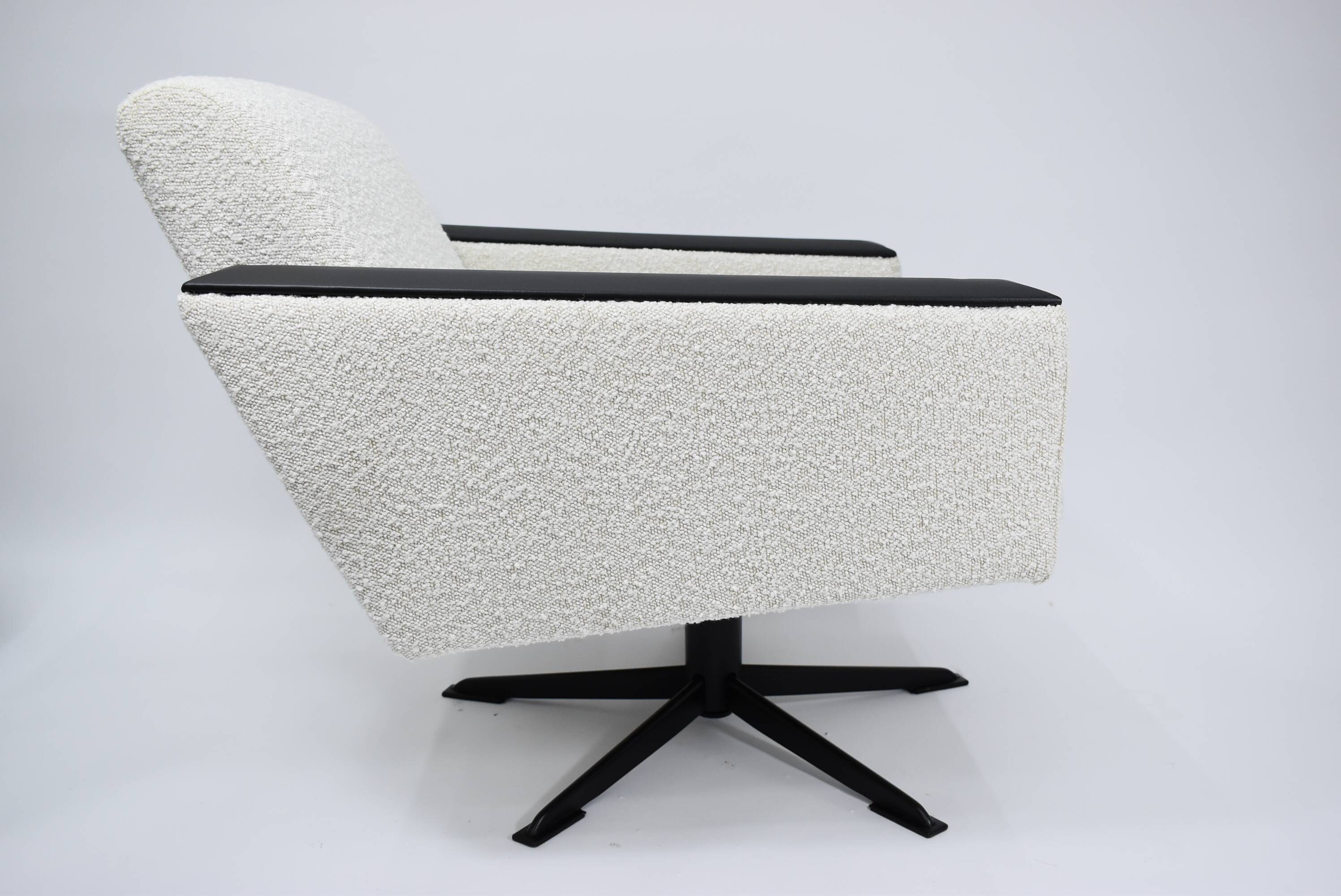 Vintage Deutsche Democratic Republic DDR, 60s, White Bouclé