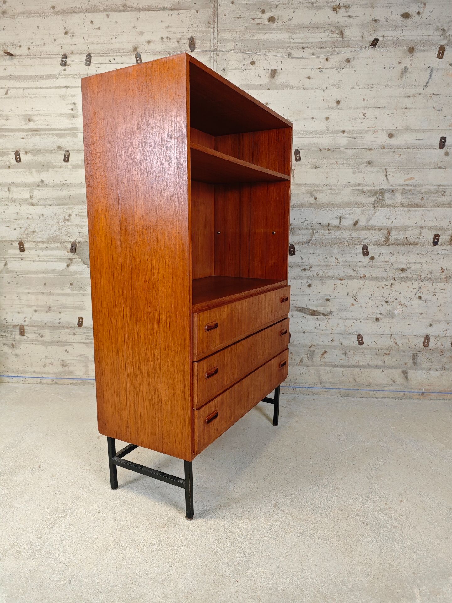Vintage library