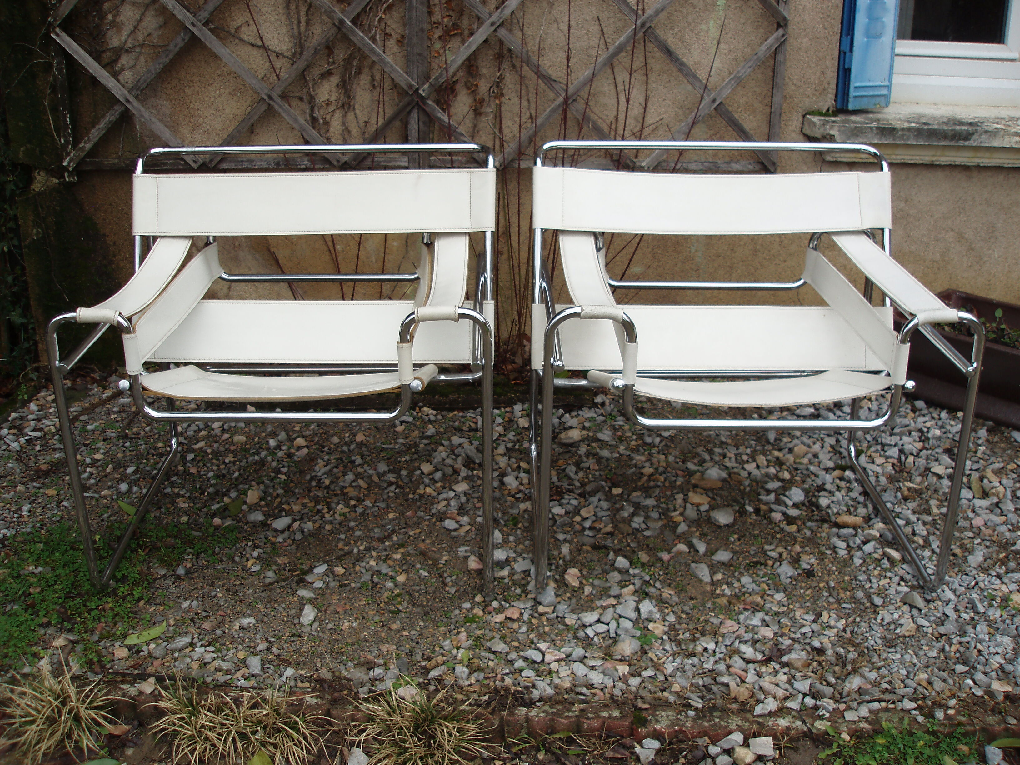 Marcel Breuer's Wassily B 3 armchairs pair in white and chrome leather