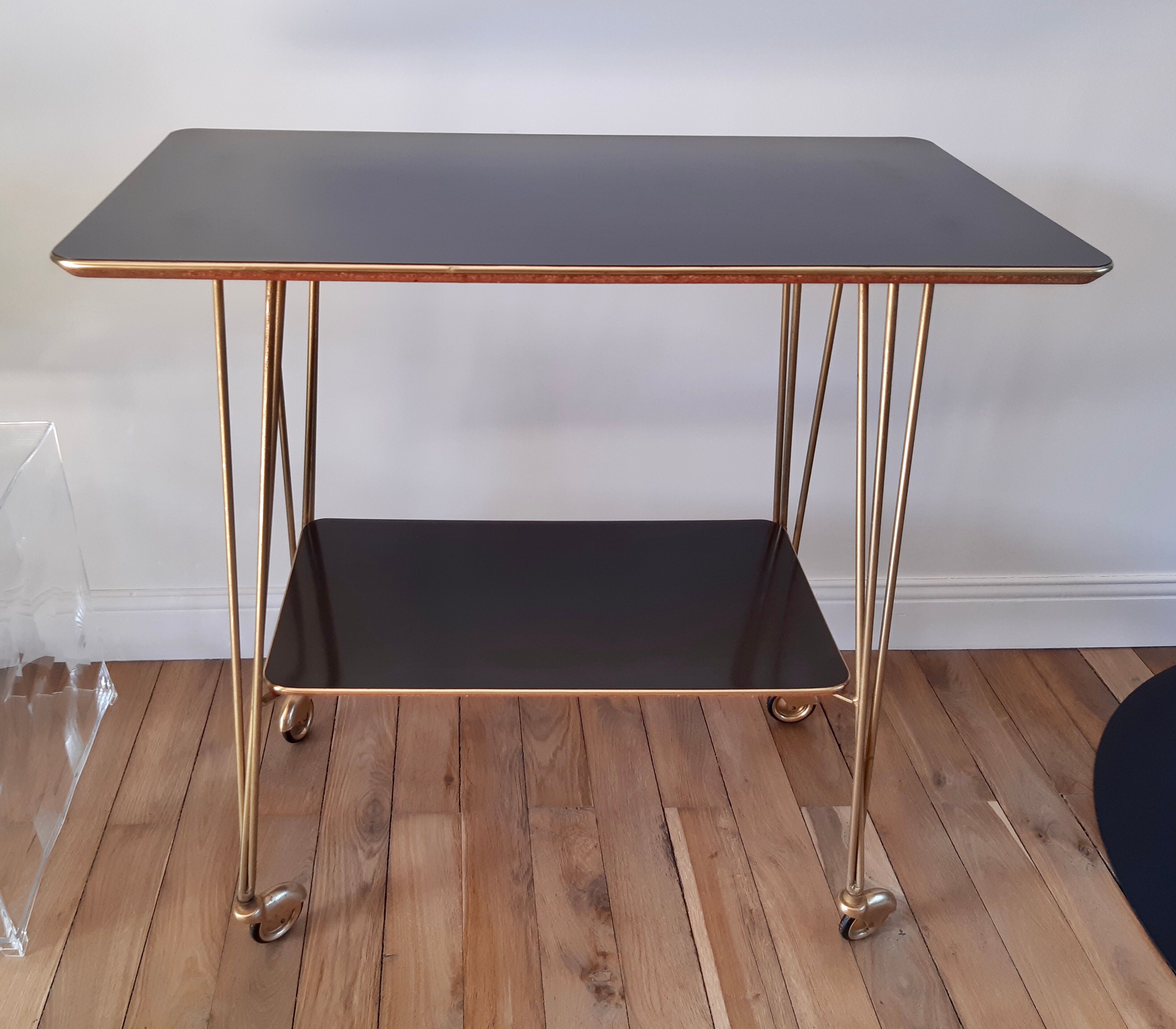 Dessert in formica and golden brass