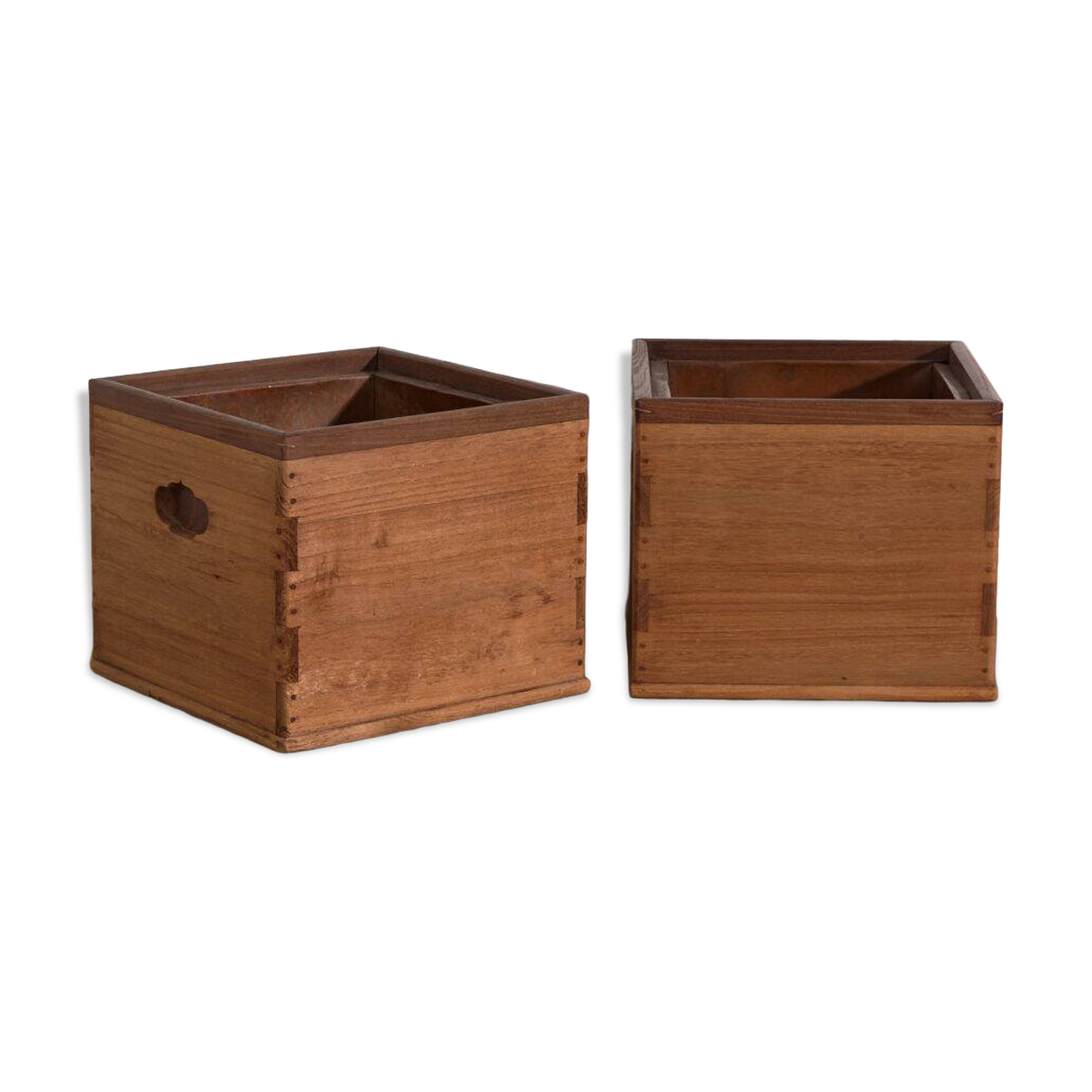 Japanese hibachi brazier – Japan, Taishō period, early Shōwa, around 1910-1945. Set of two pieces.