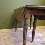 Round/rectangle table with extensions on casters