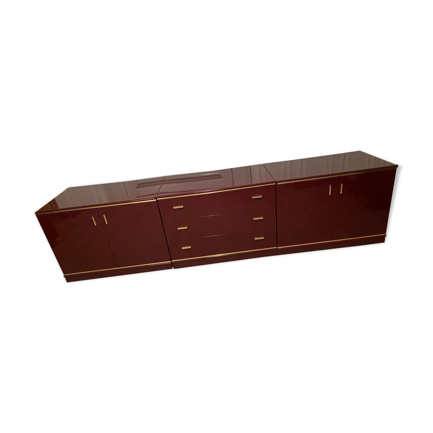 Enfilade laquée bordeaux et laiton 1970s