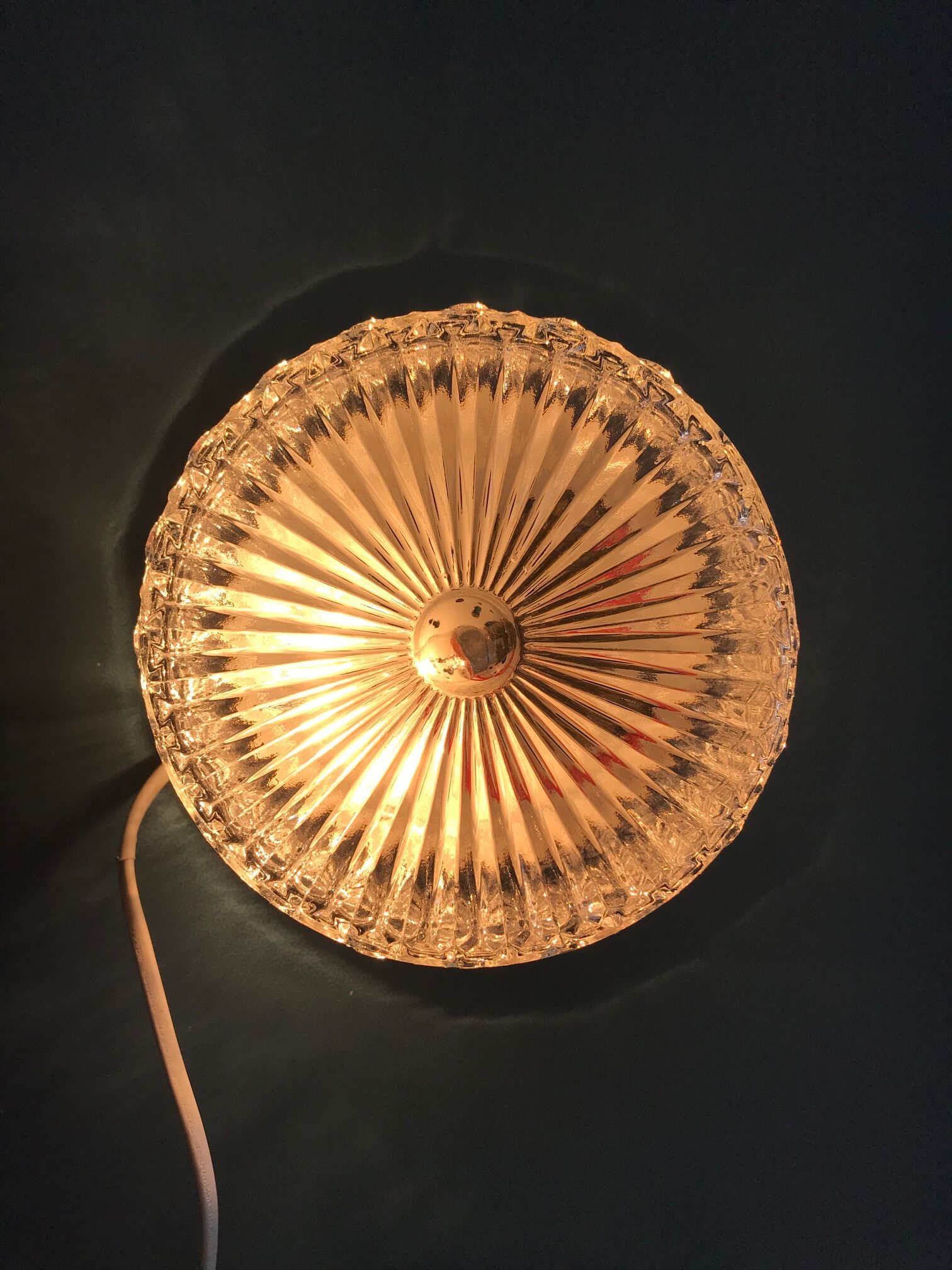 Round ceiling light in chiseled glass