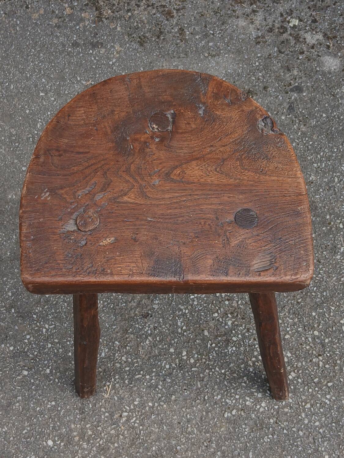 Farmhouse tripod stool in oak