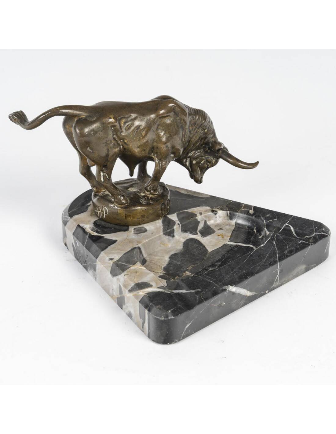 Early 20th century ashtray in patinated bronze and marble.