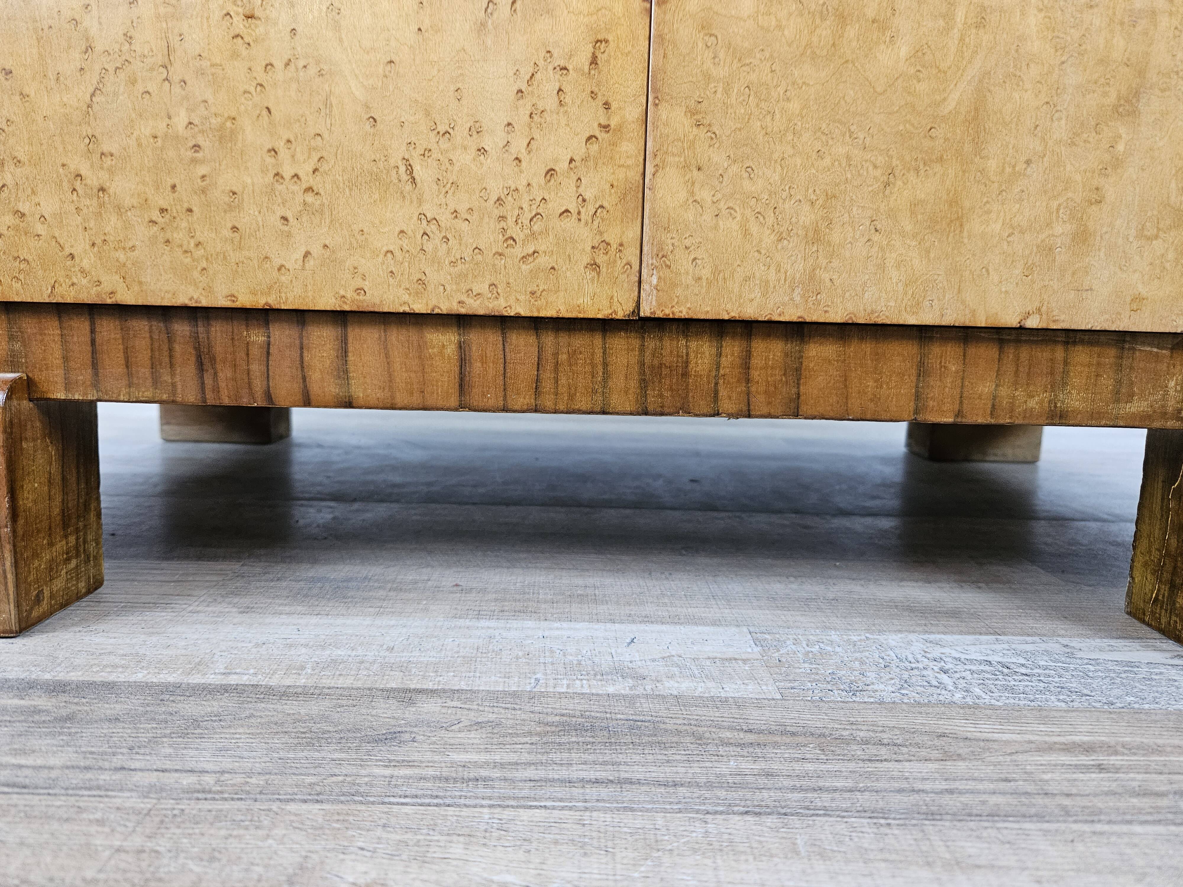 Art decò sideboard in thuja and walnut