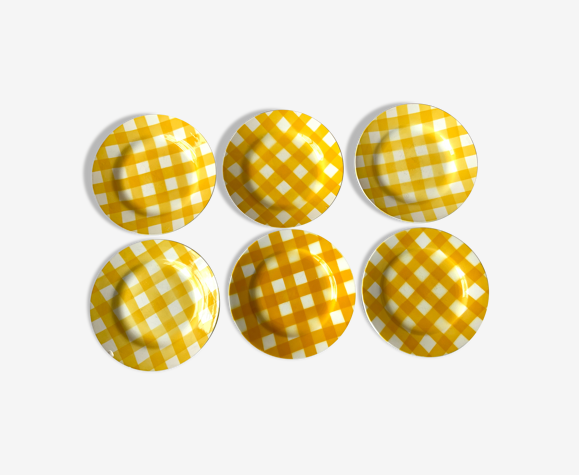 Assiettes plates à carreaux
