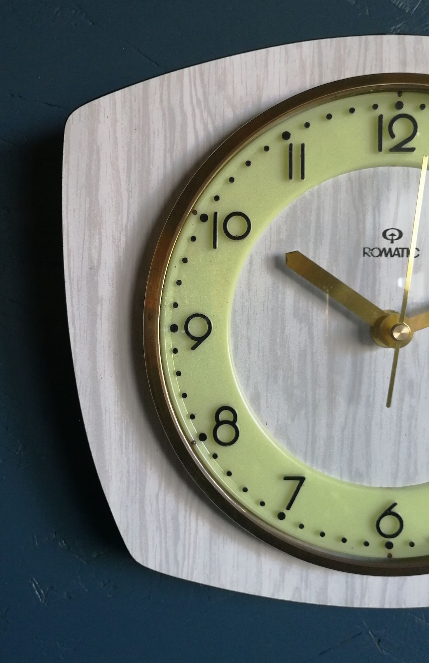 Vintage formica clock phosphorescent silent wall clock "Romatic gray wood"