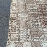 Handmade beige Bakhtiar rug with flowers 200x300.