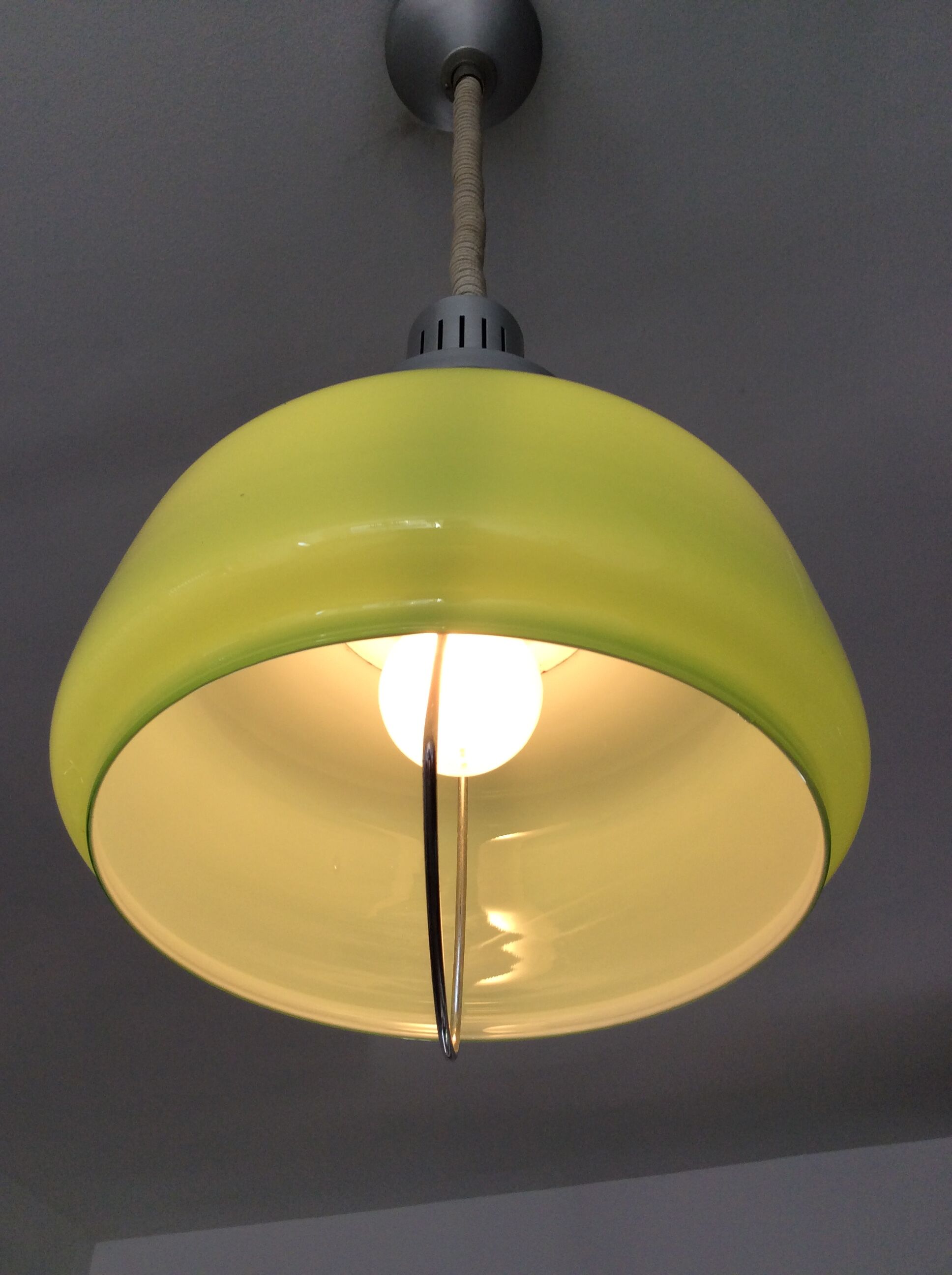 Suspension rises and falls in opaline of the 70s