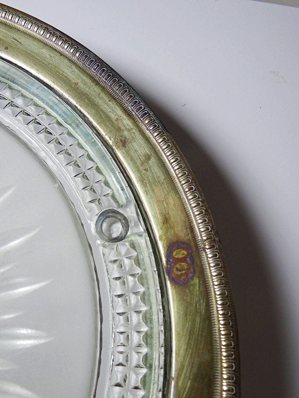 Plateau with handles, moulded glass and brass, Verlys, vintage Art Deco 1930-1940.