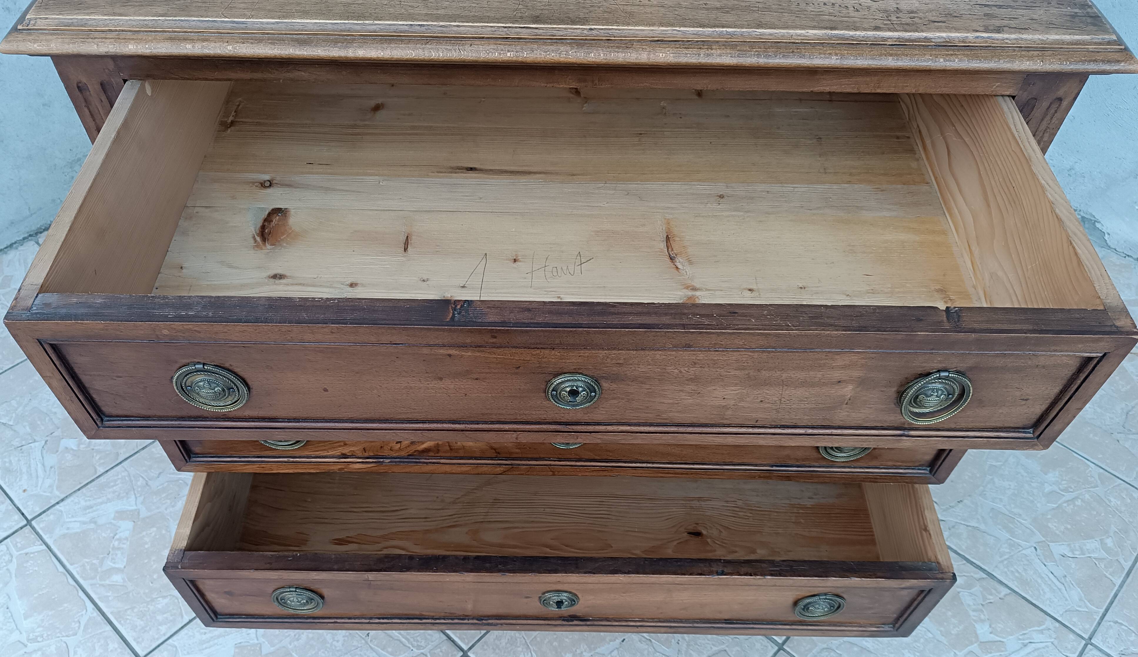 Louis XVI chest of drawers in walnut, 19th century