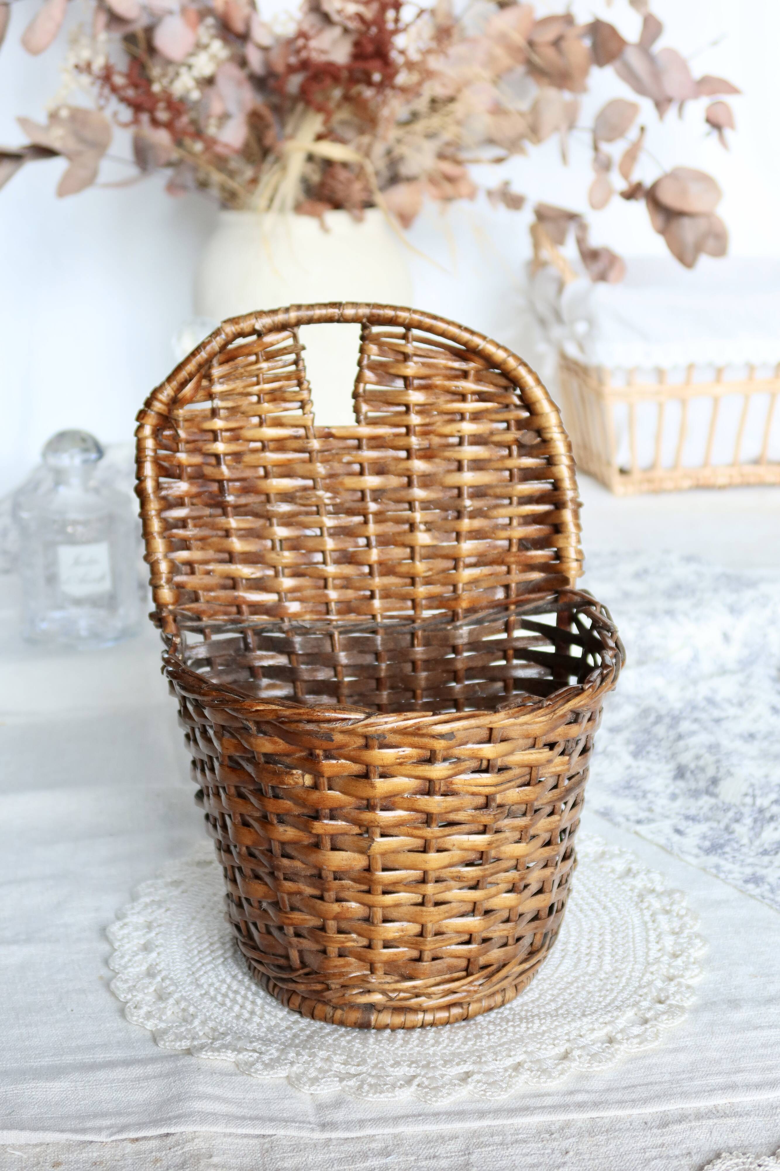 Vintage dark rattan wall basket - Wall decoration