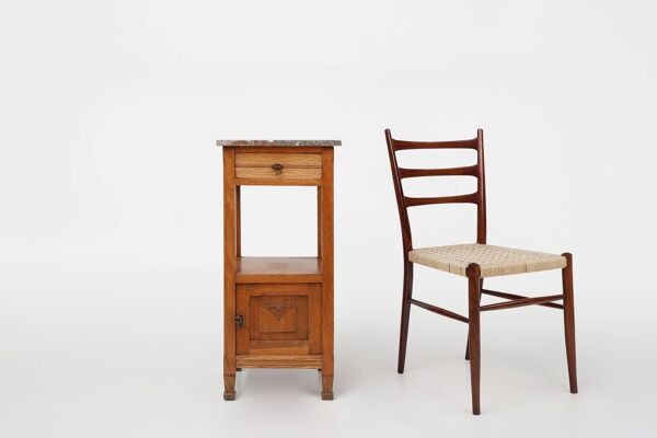 Table de chevet Art Déco en chêne avec plateau en marbre rose, France vers 1930