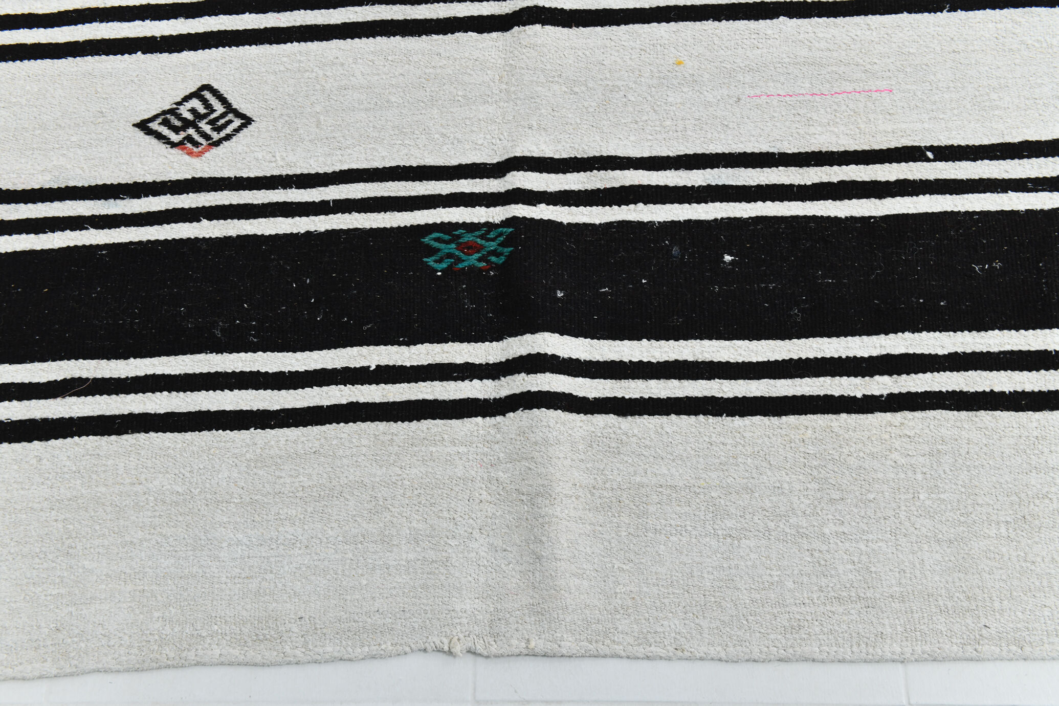 6x13 White & Black Hemp Carpet, 202x404Cm