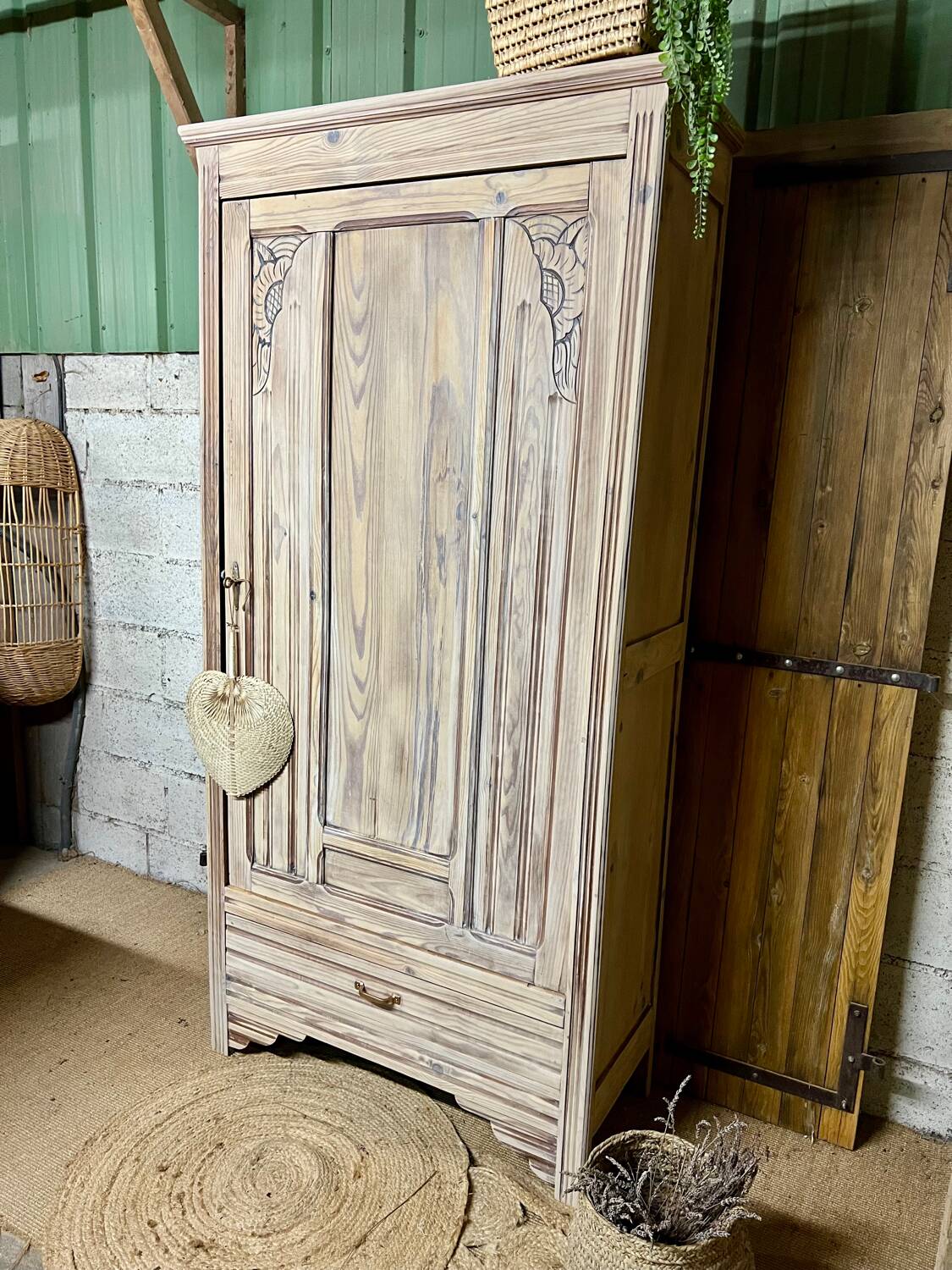 Armoire parisienne
