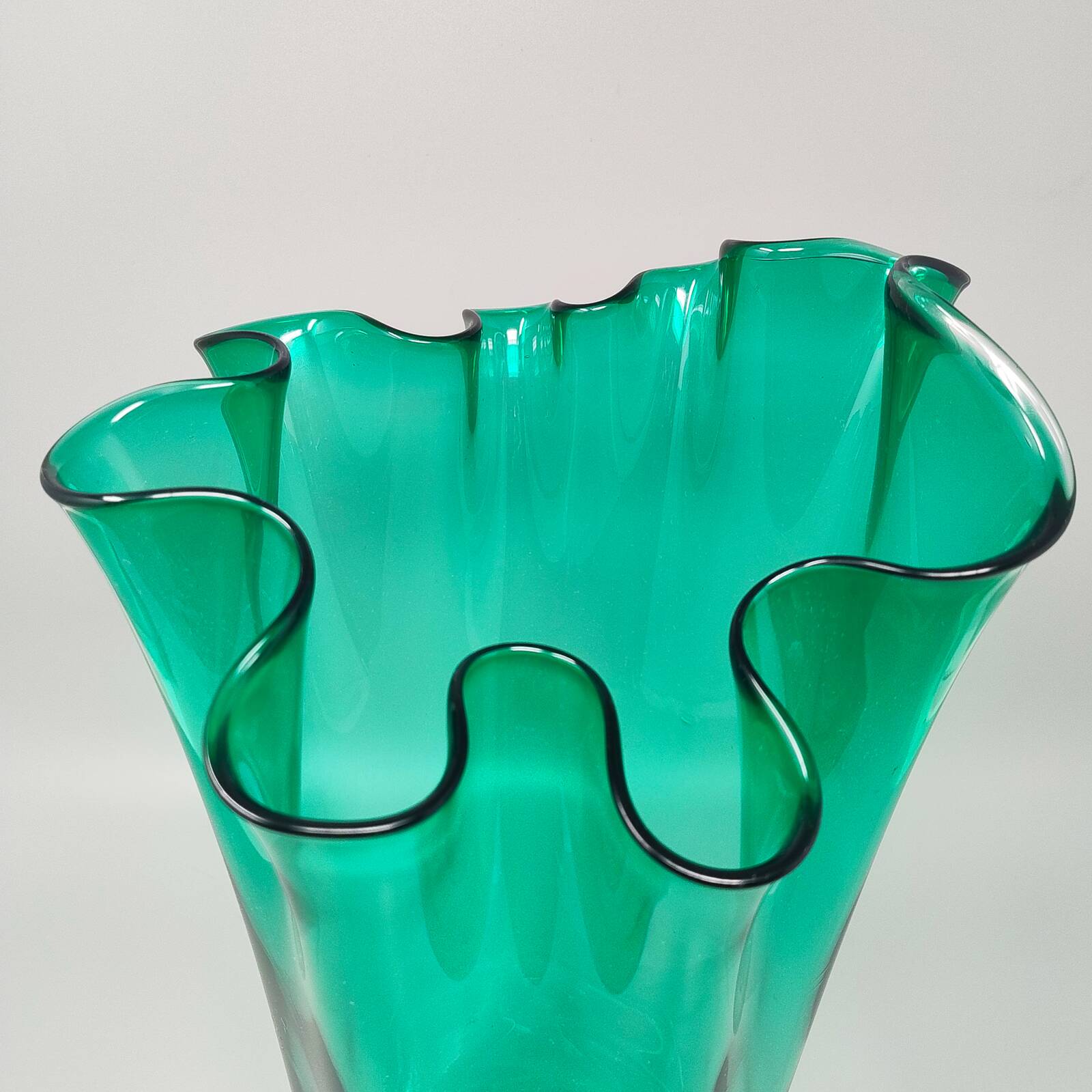1970s Astonishing green "Fazzoletto" vase by Michielotto in Murano glass. Made in Italy