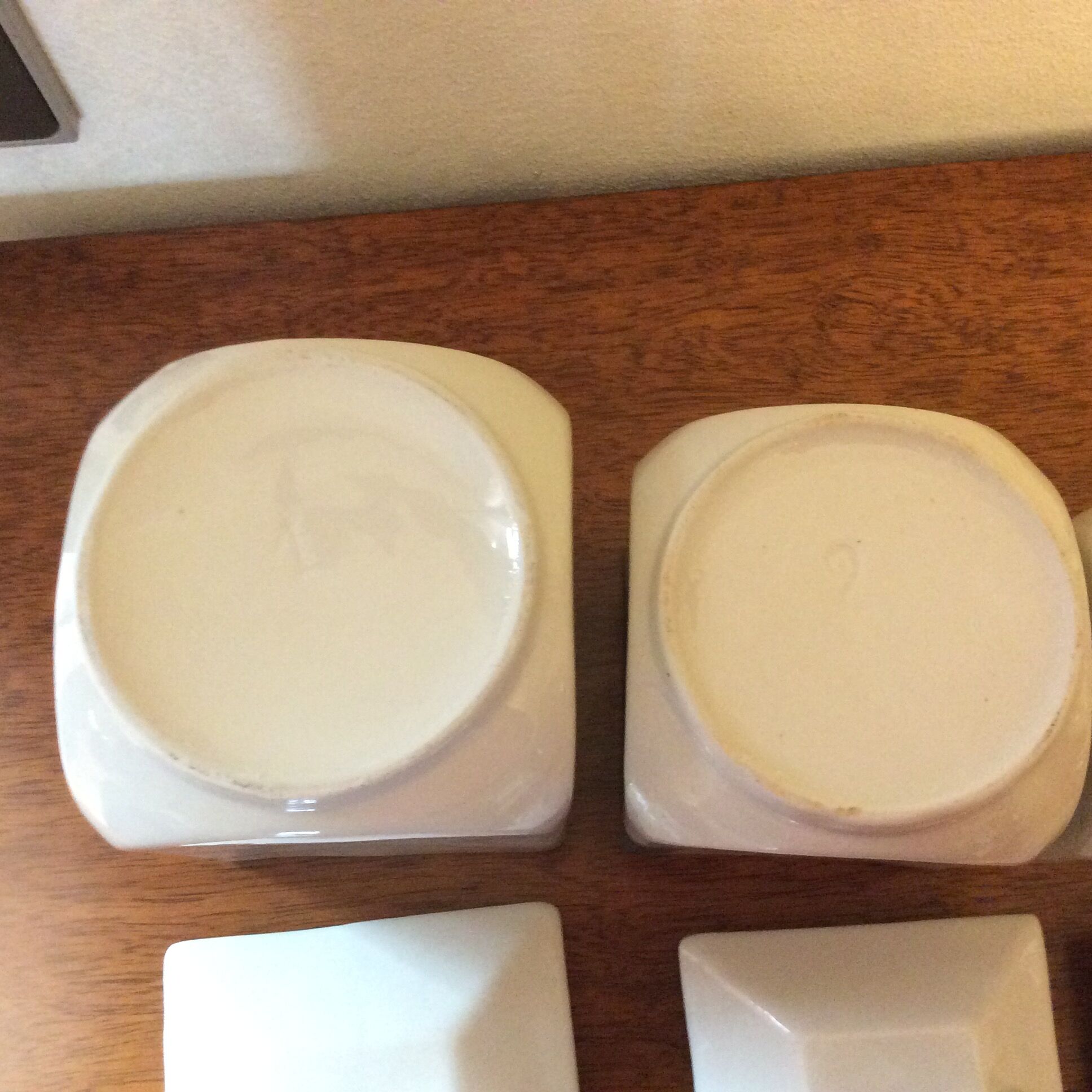 Set of 6 old pots with 3 trundle lids