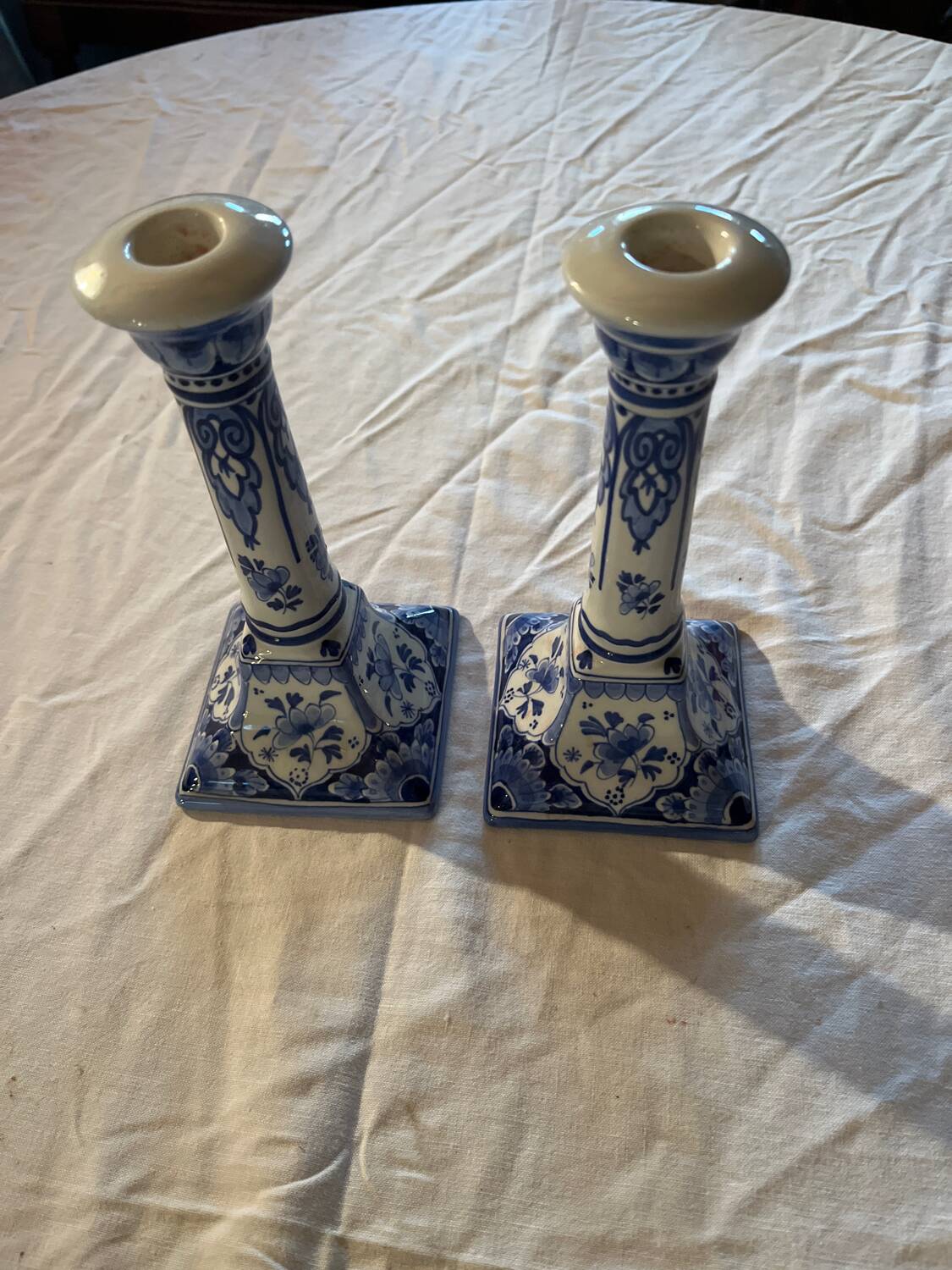 2 candlesticks in the style of the fiancé of Delft, Holland, 1988
