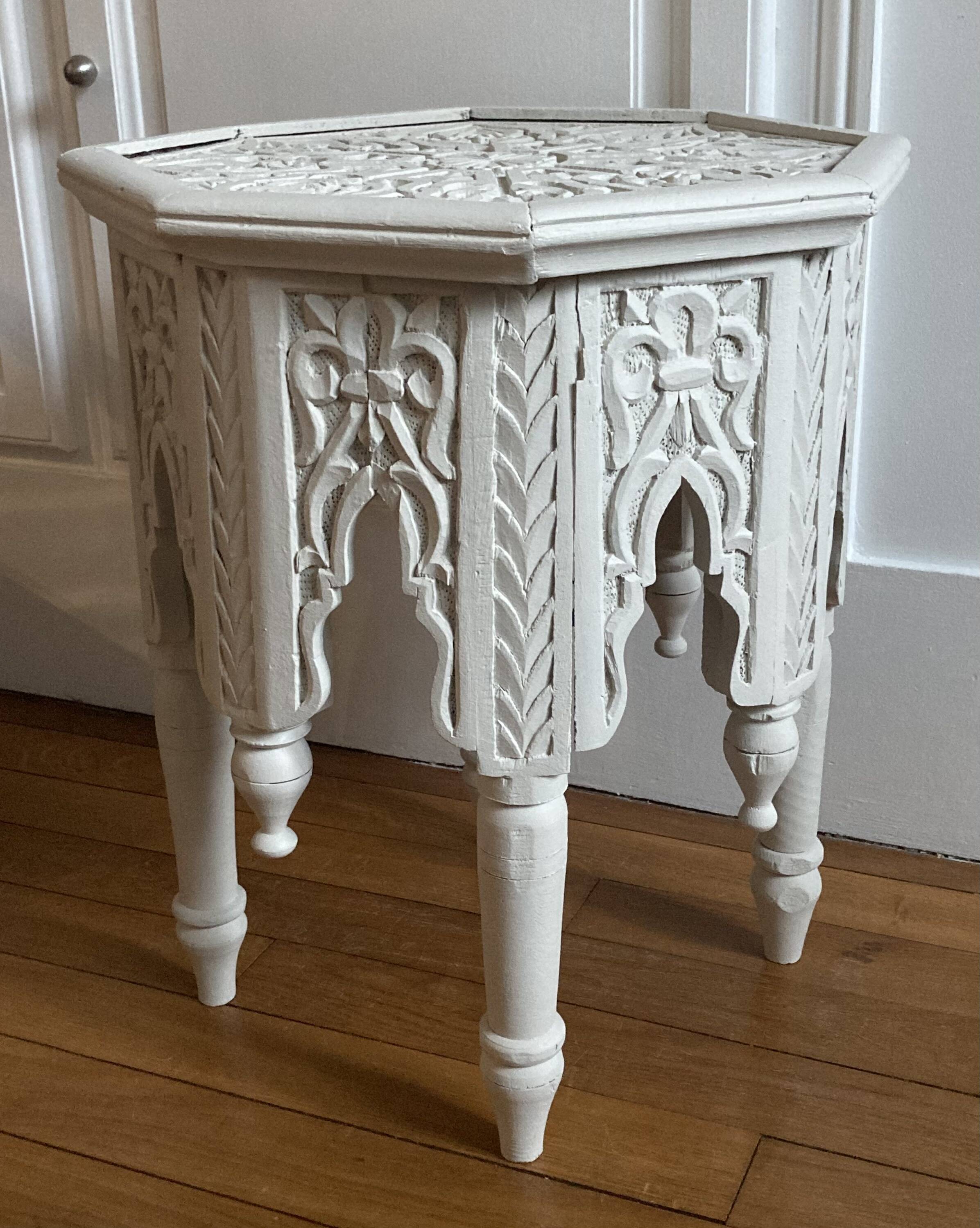 Oriental tea table or pedestal table forming a side table in solid carved and white lacquered wood