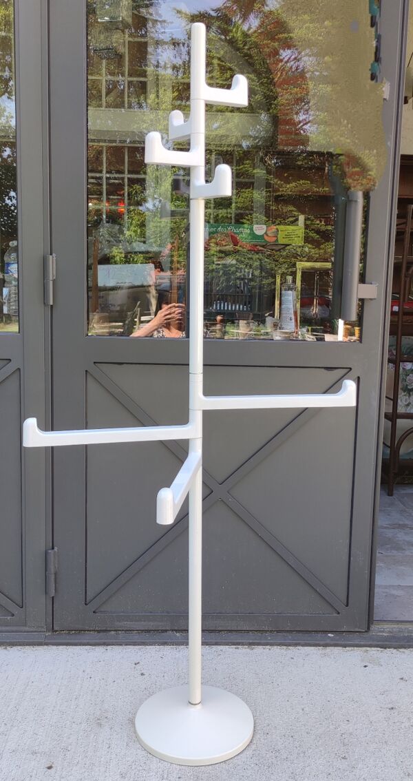 Porte manteau porte serviettes design par Makio Hasuike