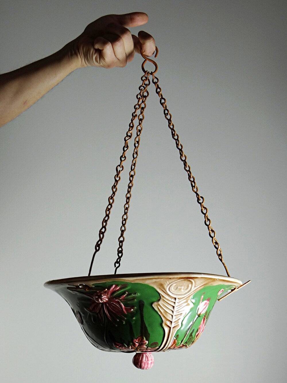 Antique planter suspension from the 19th-20th century in Art Nouveau majolica.