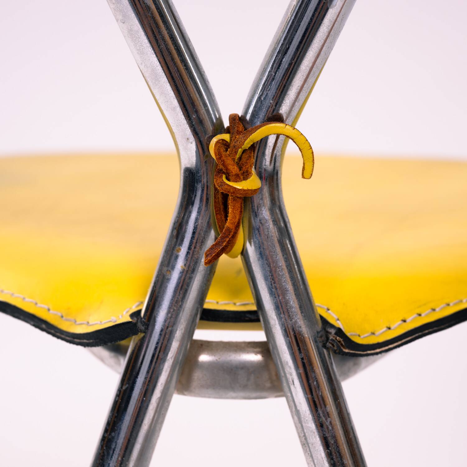 Fauteuils papillon en cuir Arrben, années 1980