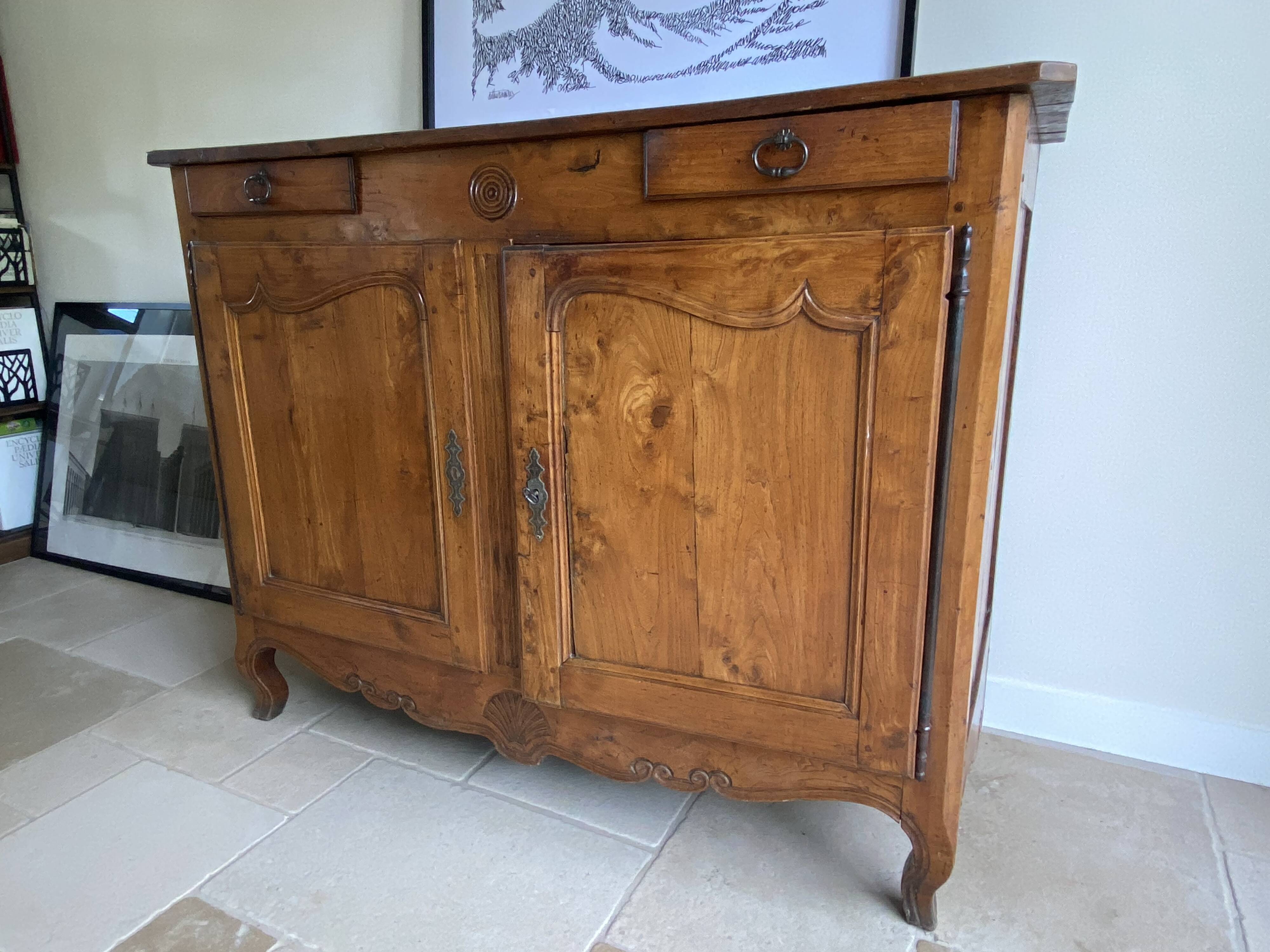 Basque sideboard