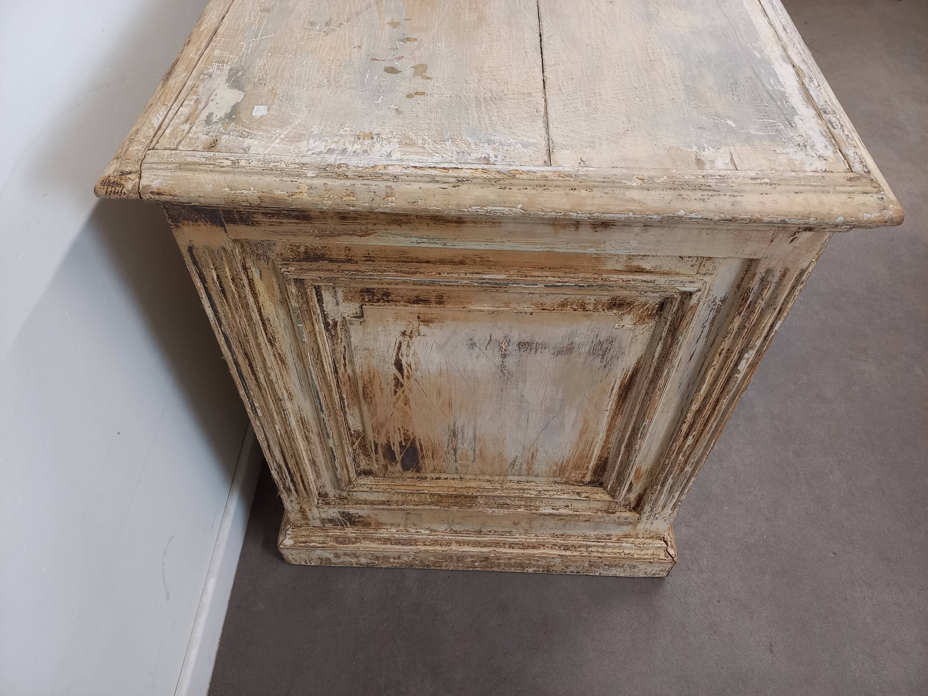 patinated store bank