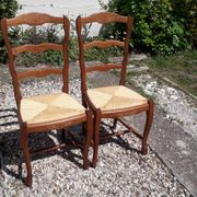 Chaises en bois et paille