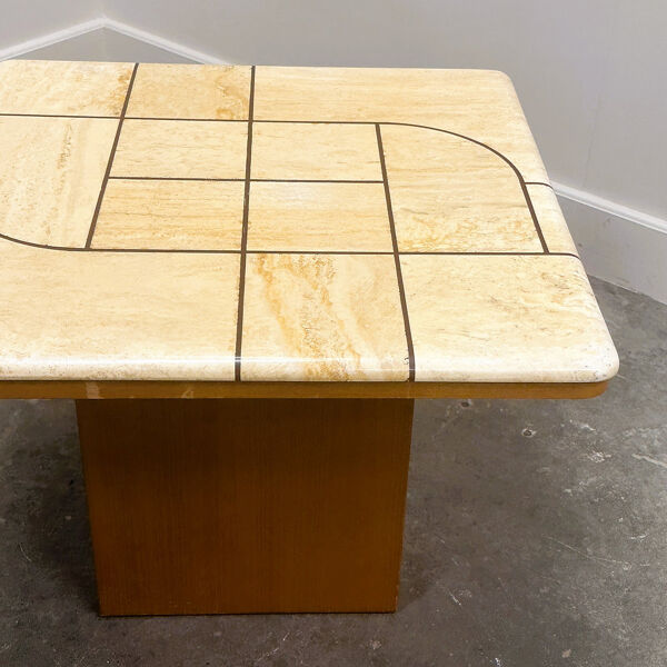 Table basse en carreaux de travertin à décor graphique sur piètement en chêne, années 1970