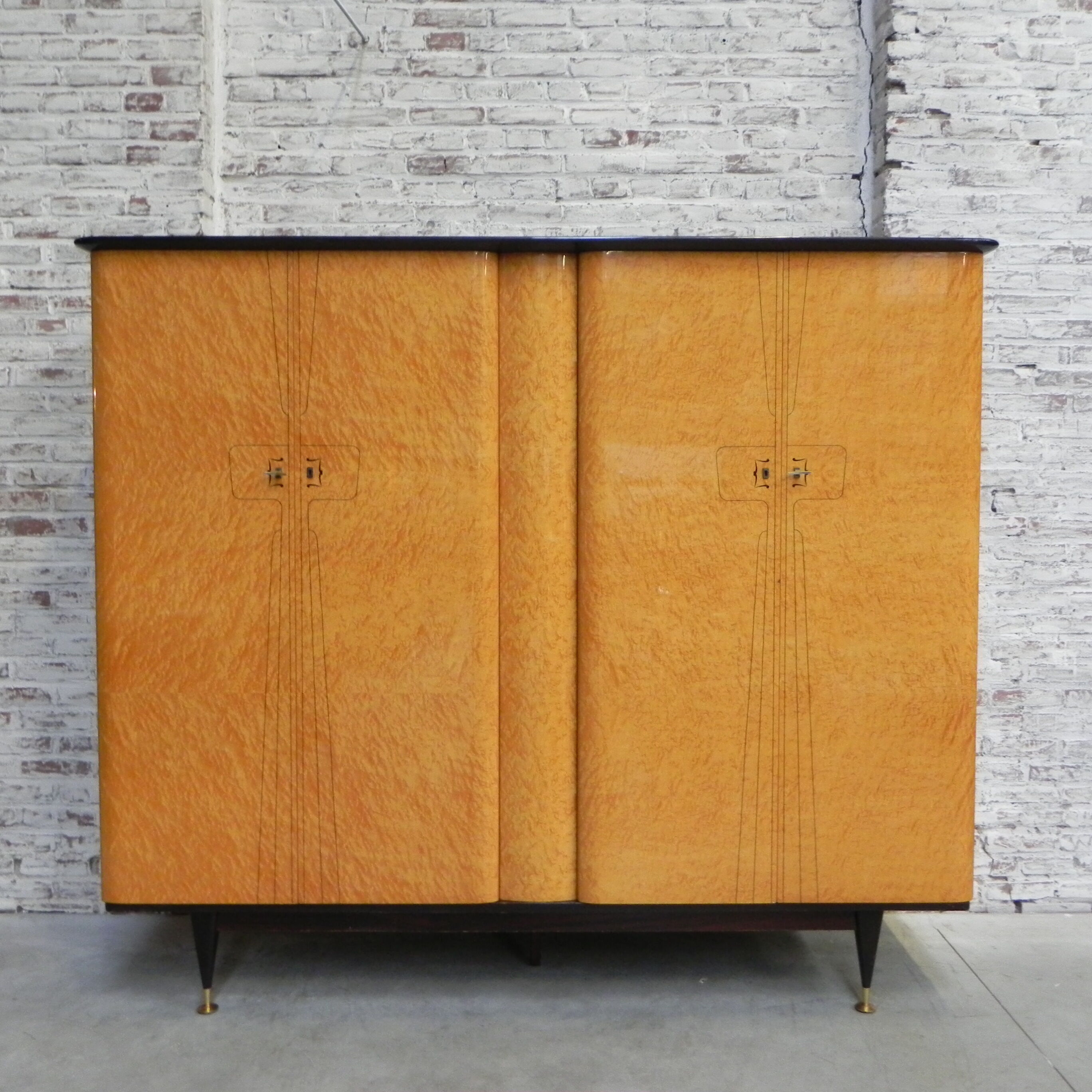 Wardrobe with 4 doors
