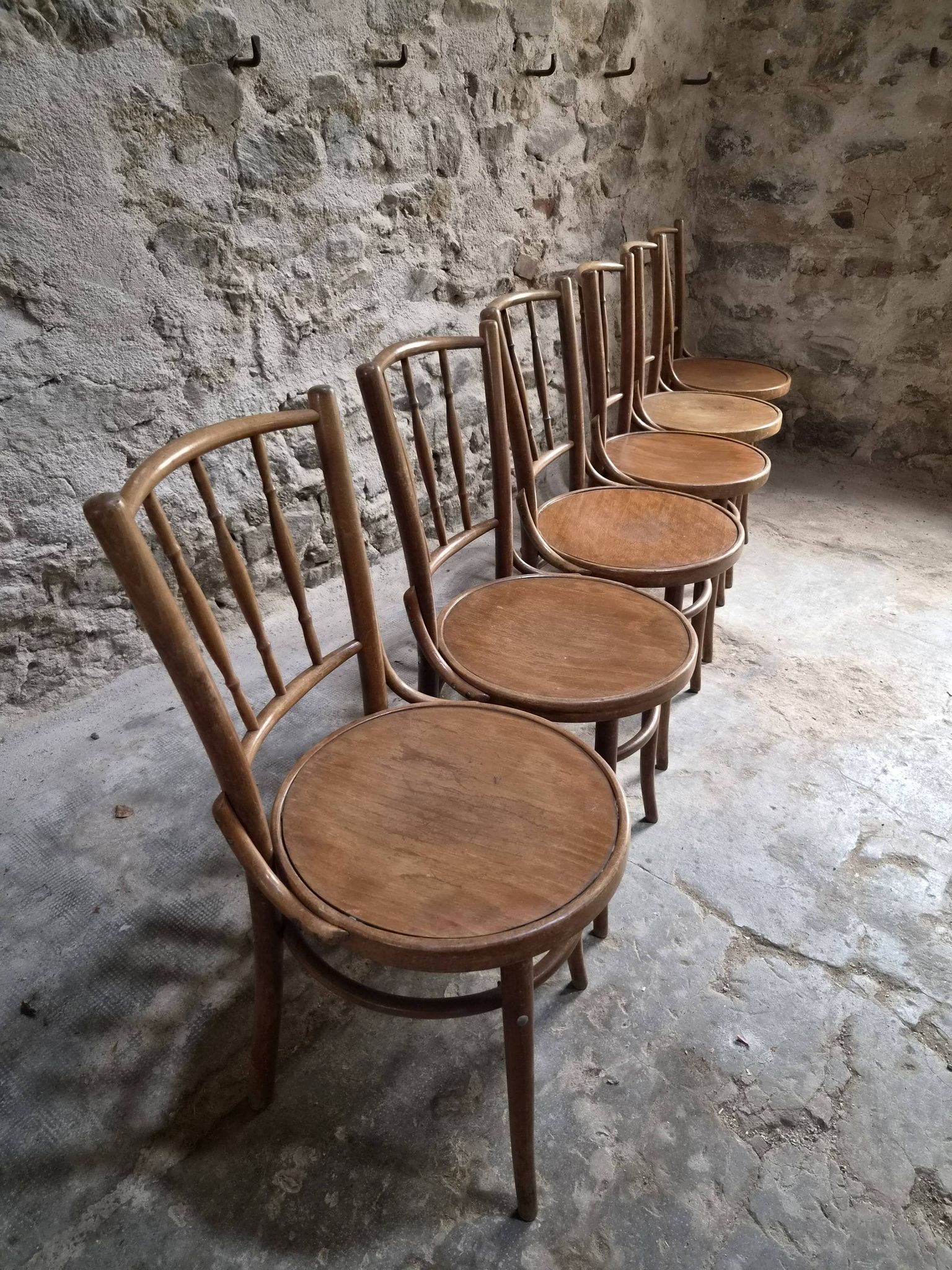 Set of 6 Fischel bentwood bistro chairs, Czechoslovakia, circa 1930–1950.