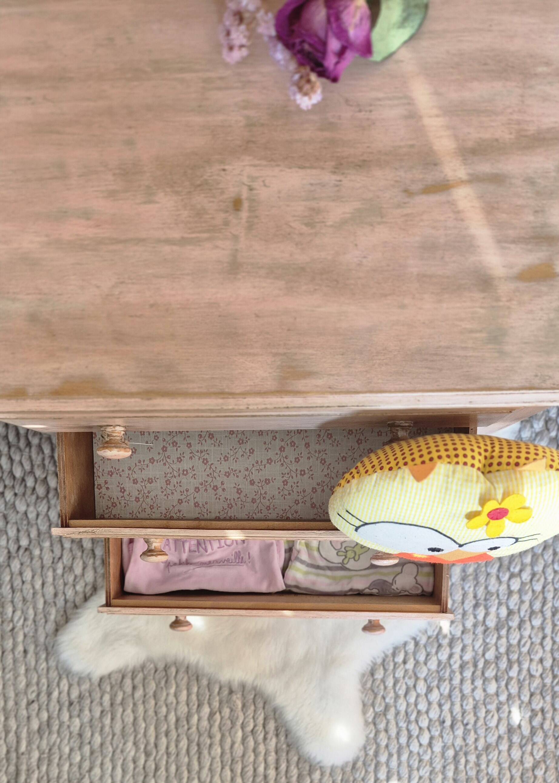 Small Parisian-style chest of drawers patinated in pink.