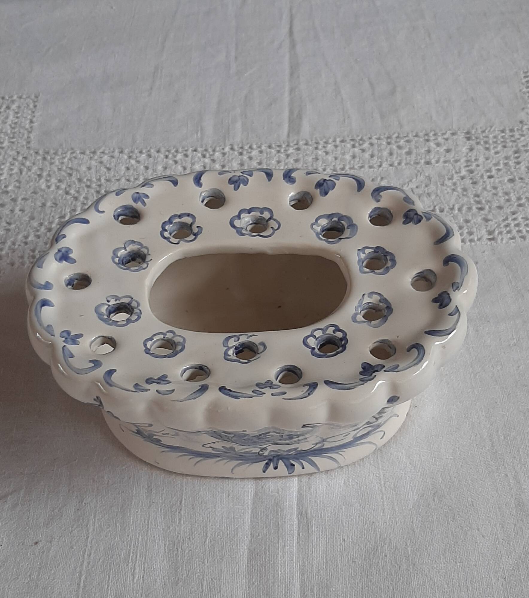 Mufraggi flower frog, Moustiers